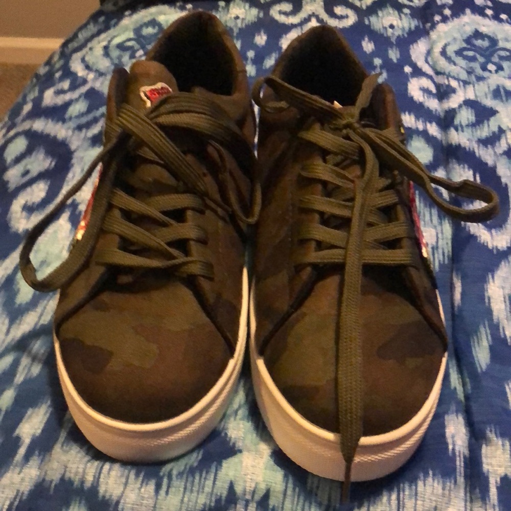 Camouflage Rouge low-tops